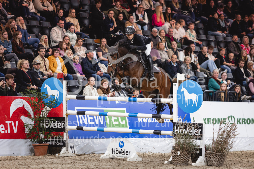 241102_Oldenburg_FinaleWaldbach-180 | Deine schönsten Turniermomente als professionelle Fotos! Entdecke hochwertige Pferdesport-Fotografie im Online-Shop. Jetzt Fotos finden & bestellen!