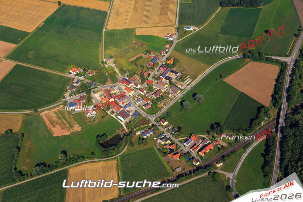 Luftbild von Willendorf Merkendorf - Luftaufnahme wurde 2015 von https://frankenair.de mittels Flugzeug (keine Drohne) erstellt - die Geschenkidee