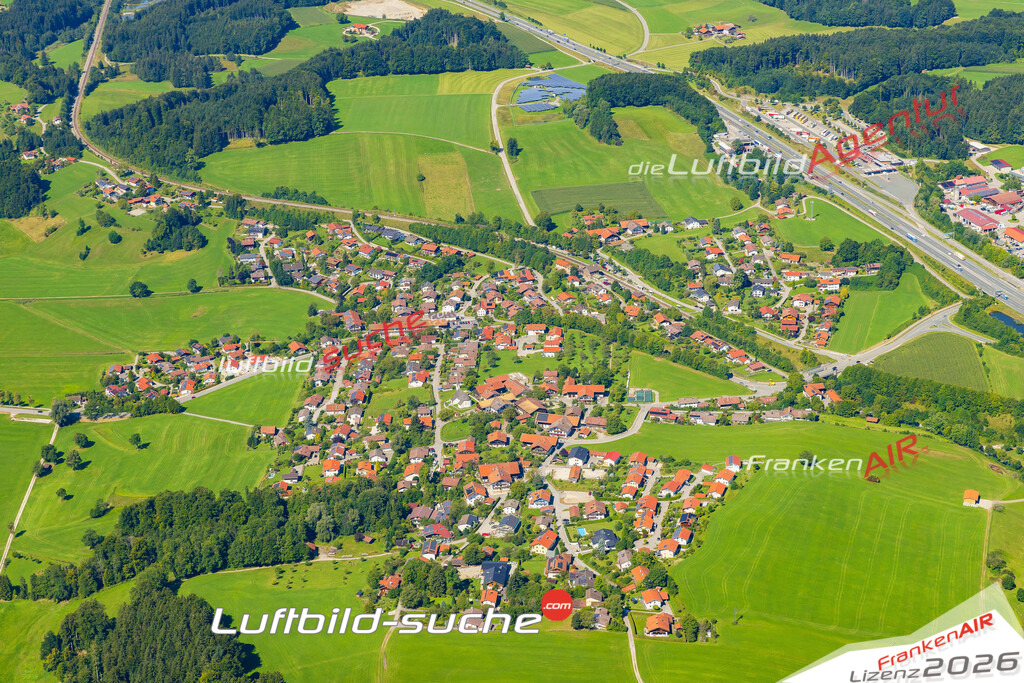 Luftbild Vs Google Maps  Bernhaupten  Bergen -Das Luftbild wurde 2025 vom UL-Flugzeug heraus erstellt ( keine Drohne ) - Hochauflösende Luftaufnahme -Nicht vergleichbar mit Google Maps oder Satelittenbilder- Die Geschenkidee !Mit Lizenz und Bildrechte bestellbar
