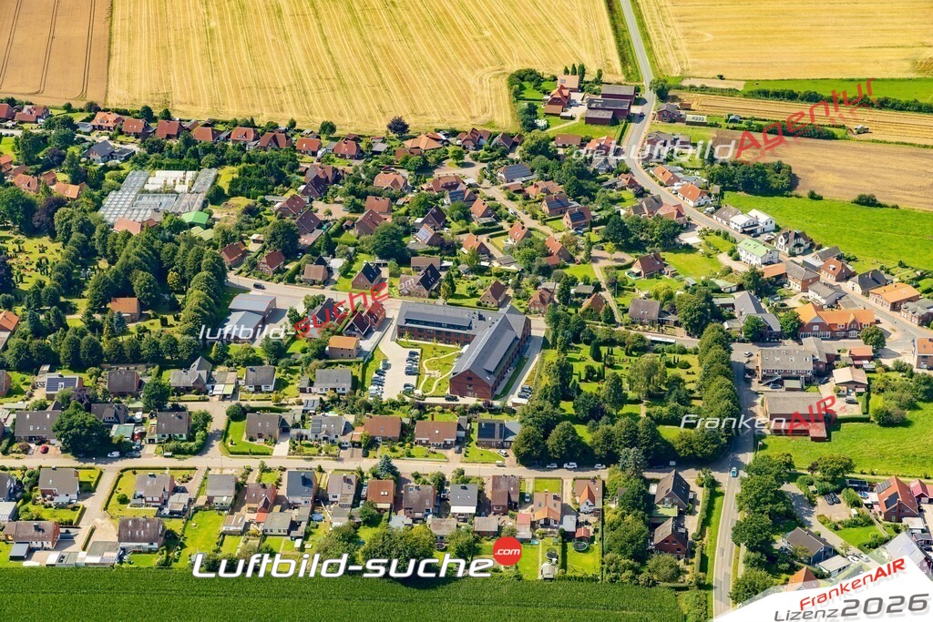 Luftbild der Stadt Grube - Die Luftaufnahme wurde 2025 vom UL-Flugzeug heraus erstellt ( keine Drohne ) - Hochauflösende Luftaufnahme - für professionelle Ausdrucke geeignet. Die Geschenkidee !Hier alle&nbsp;Infos zur Lizenzierung der LuftaufnahmeWir fliegen auch dieses Jahr wieder in Ihre Region um Luftbilder zu erstellen.- Luftbild anfragen