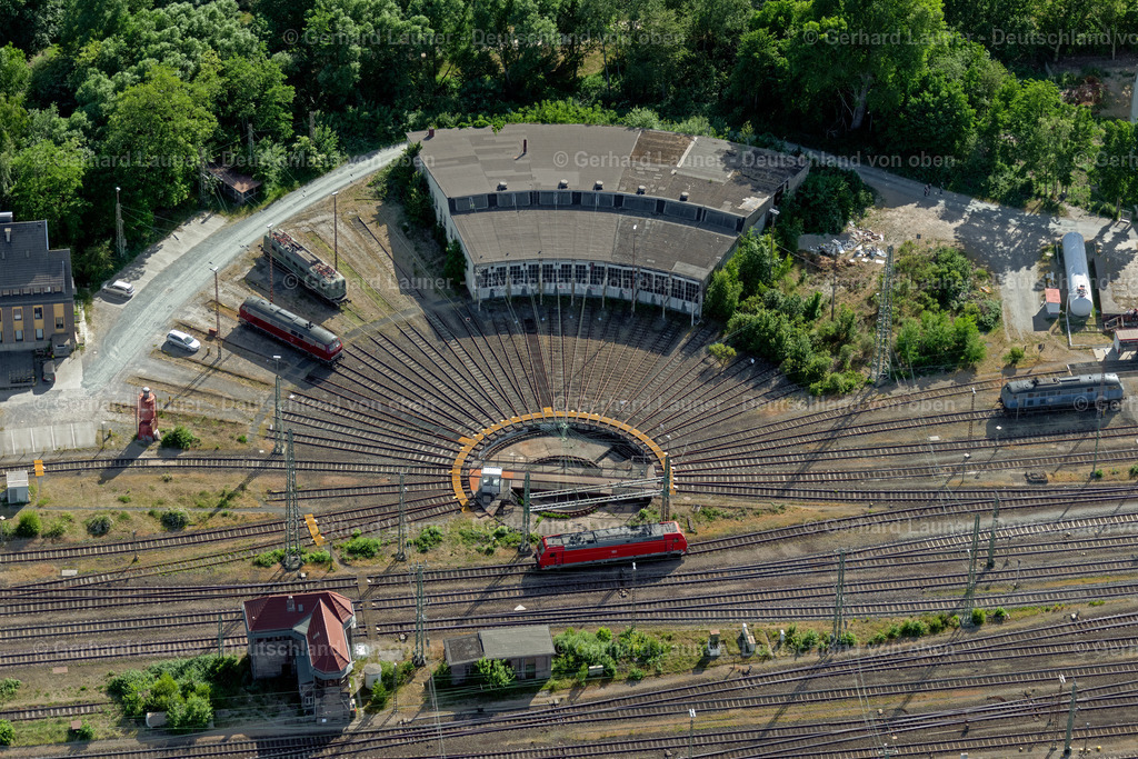 4030103 | BREMEN 01.06.2020 Drehscheibe am Depot des Bahn- Betriebswerkes am Rangierbahnhof an der Straße Mählandsweg im Ortsteil Ohlenhof in Bremen, Deutschland. Weiterführende Informationen bei: DB Netz AG,  Deutsche Bahn AG. // Turntable at the depot of the railway depot at the marshalling yard on the street Maehlandsweg on street Maehlandsweg in the district Ohlenhof in Bremen, Germany. Further information at: DB Netz AG,  Deutsche Bahn AG. Foto: Gerhard Launer