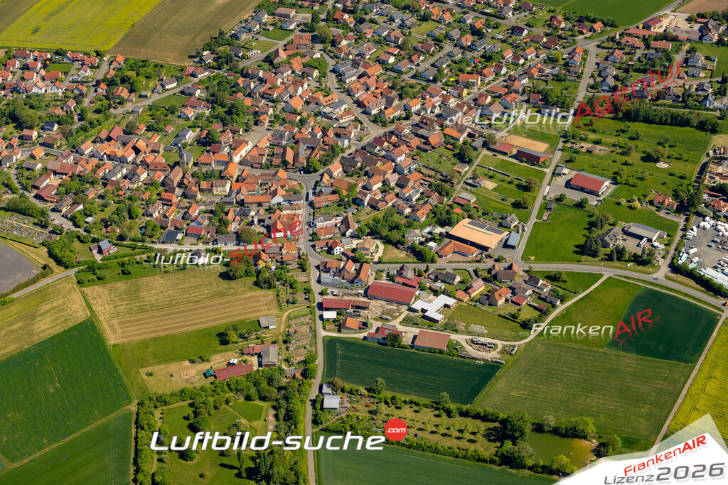 Klassische Luftaufnahme ohne Drohne zeigt:Westheim bei Knetzgau - Die Luftbildaufnahme wurde 2025 vom UL-Flugzeug heraus erstellt ( keine Drohne ) - Hochauflösende Luftaufnahme -Nicht vergleichbar mit Google Maps oder Satelittenbilder- Die Geschenkidee !Mit Lizenz und Bildrechte bestellbar