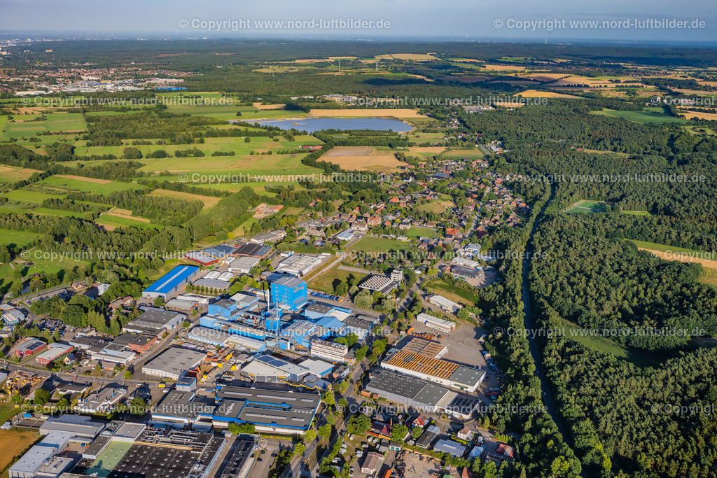 Buxtehude_ELS_4240010822 | BUXTEHUDE 01.08.2022 Industrie- und Gewerbegebiet " Alter Postweg " in Buxtehude im Bundesland Niedersachsen, Deutschland. // Industrial and commercial area " Alter Postweg " in Buxtehude in the state Lower Saxony, Germany. Foto: Martin Elsen