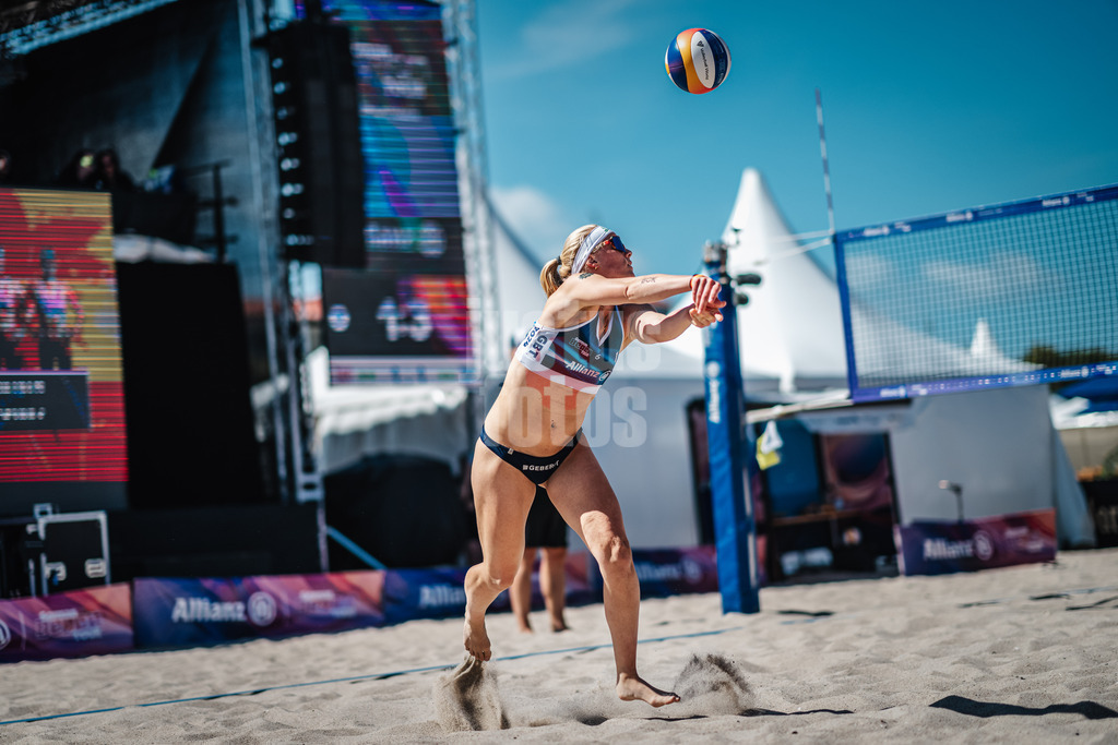 Beachvolleyball | Frauen | Allianz German Beach Tour 2024 | Tourstop Kühlungsborn | 11.08.2024 | Anna Behlen spielt den Ball