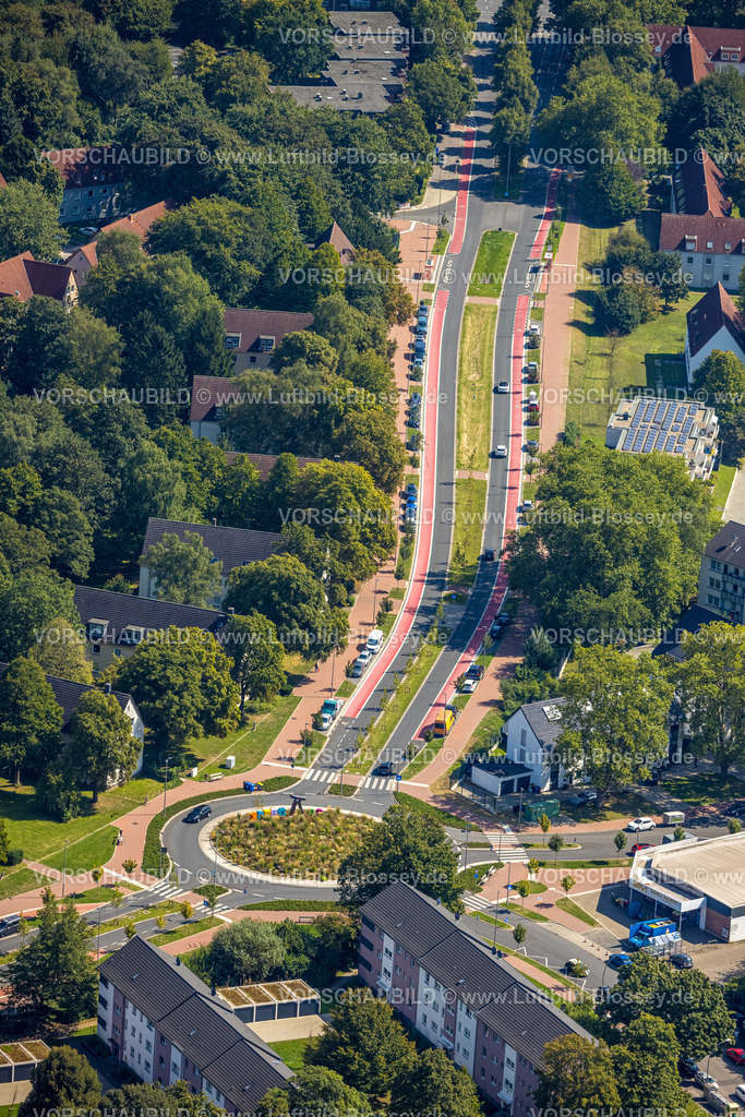 Gladbeck240806021 | Luftbild, Straßenverkehr und bepflanzter Kreisverkehr Horster Straße und Wiesmannstraße, rot markierzer Radweg, Gladbeck Schriftzug in bunten Großbuchstaben mit Skulptur Alwine, Brauck, Gladbeck, Ruhrgebiet, Nordrhein-Westfalen, Deutschland