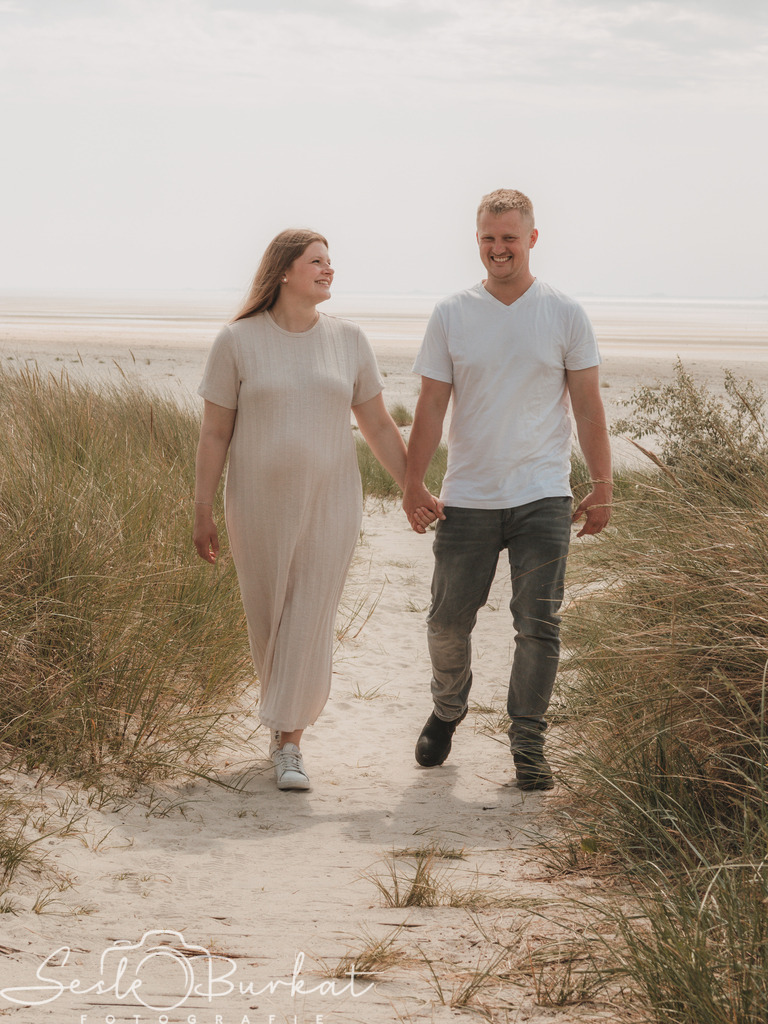IMG_3684 | Authentische, natürliche und emotionale Fotoshootings auf der Nordseeinsel Föhr. Als Fotografin halte ich deine schönsten Momente in einzigartigen Neugeborenen-, Familien-, Paar- und Einzelshootings fest. Jetzt einen Termin vereinbaren!