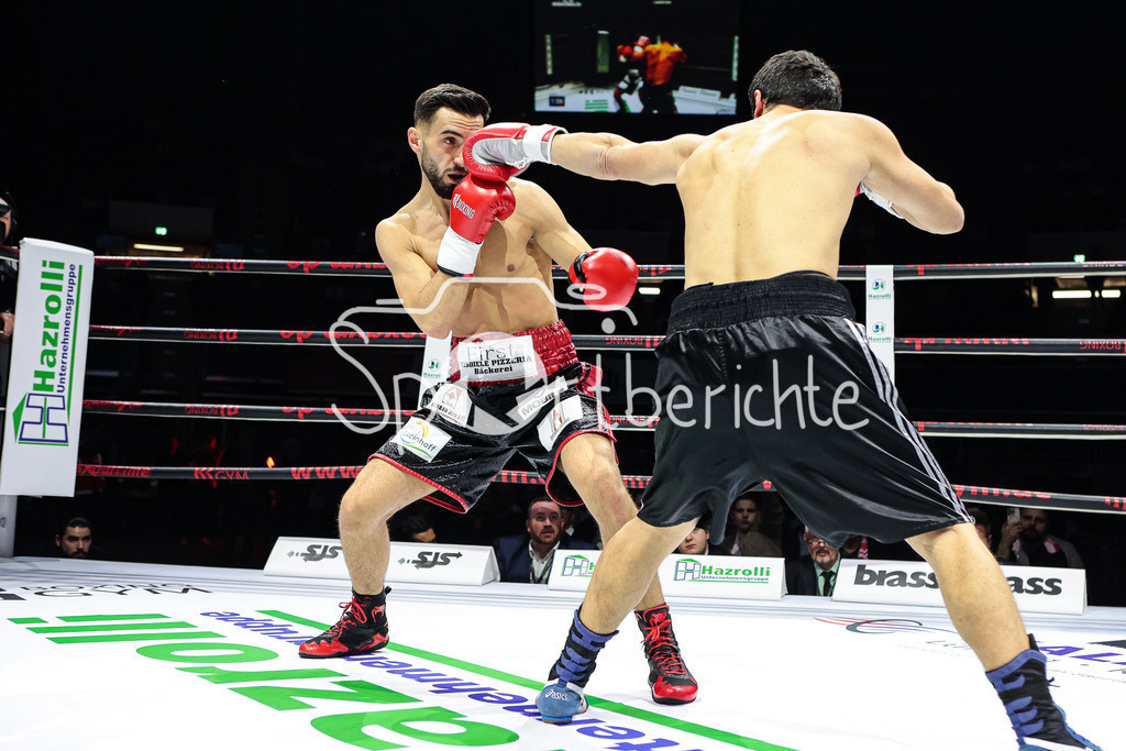 Profi - Box - Gala / Main Event | Kushtrim TAHIRUKAJ (rot schwarze Hose) in seinem Kampf gegen Nika GAVAJAVA (schwarze Hose)