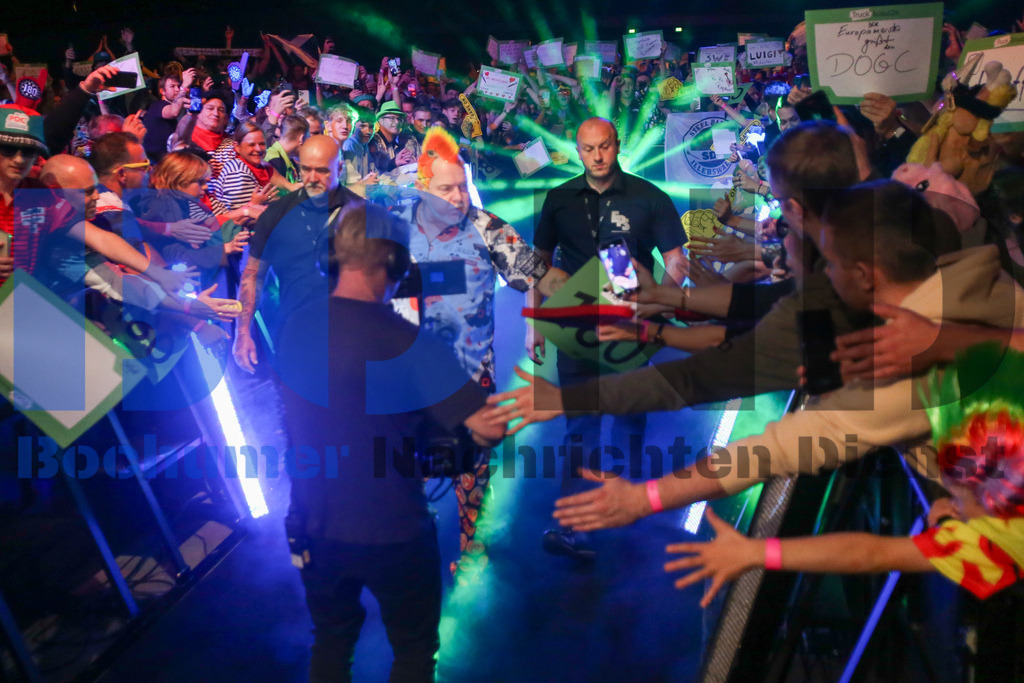  29.10.2023 - 
 | Sebastian Sendlak / Bochumer Nachrichtendienst (BOND) - PDC European Darts Championship: Viertelfinale {Persons shown} - Realisiert mit Pictrs.com