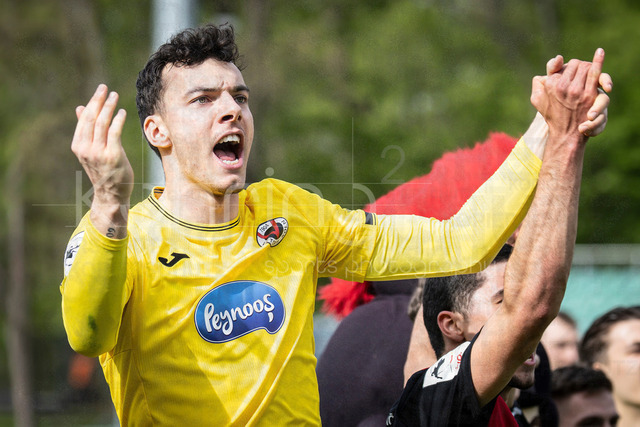 Viktoria Koeln vs. SV Wehen Wiesbaden, 11.04.2026 | KOELN, GERMANY - APRIL 11, 2026:  Arne Schulz (Viktoria Köln, 27) und his team celebrating the win after the 3rd division match between Viktoria Koeln vs. SV Wehen Wiesbaden at the Sportpark Hoehenberg on matchday 7 on April 11, 2026 in Koeln, Germany. DFL REGULATIONS PROHIBIT ANY USE OF PHOTOGRAPHS AS IMAGE SEQUENCES AND/OR QUASI-VIDEO.