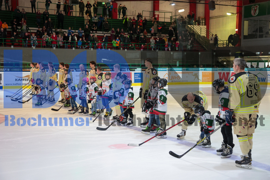 Benefiz-Eishockeyspiel der Polizei Bochum gegen die feuerwehr Duisburg {date} -  | {headline}



(Foto: Sebastian Sendlak / BOND)

 - Realisiert mit Pictrs.com
