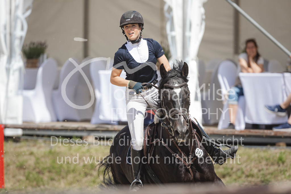 220612_LüPfSpTa_Punkte-L-535 | Lützower Pferdesporttage
Punktespringprüfung Kl.L mit Joker geschlossen
12.06.2022
