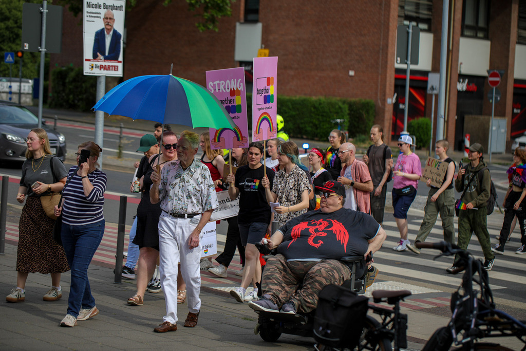 CSD_Moers_190725_079 | Bildergalerie von Sport-Ereignissen aber auch von weiteren spannenden Dingen - nicht nur vom Niederrhein. In Anlehnung an den bekannten Spruch von Hanns Dieter Hüsch heißt das Motto: "Niederrhein ist überall".  - Realisiert mit Pictrs.com