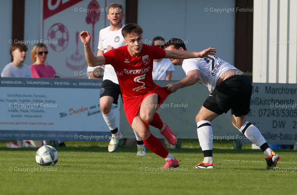 A_LUI_13042024_14 | SPORT ,FUSSBALL, LL OST ASKOE OEDT 1B-ATSV NEUZEUG 13.04..2024 IM BILD:KHAMZAT CHAKAYEV  (OEDT1B) UND  JOHANNES BICHLER (NEUZEUG FOTO:FOTOLUI