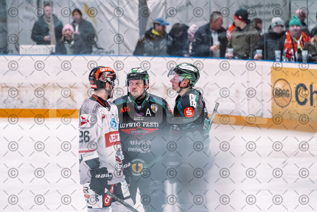Alligators_vs_Memmingen_05_12_2025-138 | Höchstadt Alligators Fotogalerie: Eishockey-Action aus Franken. Professionelle Spielfotos, Portraits & Stadionbilder zum Download. Jetzt entdecken! - Realisiert mit Pictrs.com