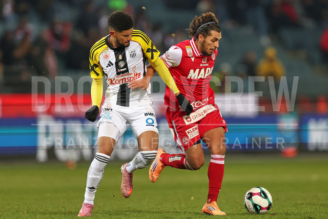 Austrian Bundesliga: Grazer AK 1902 vs LASK | GRAZ, AUSTRIA, 13.DEC.25 - SOCCER - ADMIRAL Bundesliga, Grazer AK 1902 vs LASK. The image shows Andres Andrade (Lask) and Ramiz Harakate (GAK).