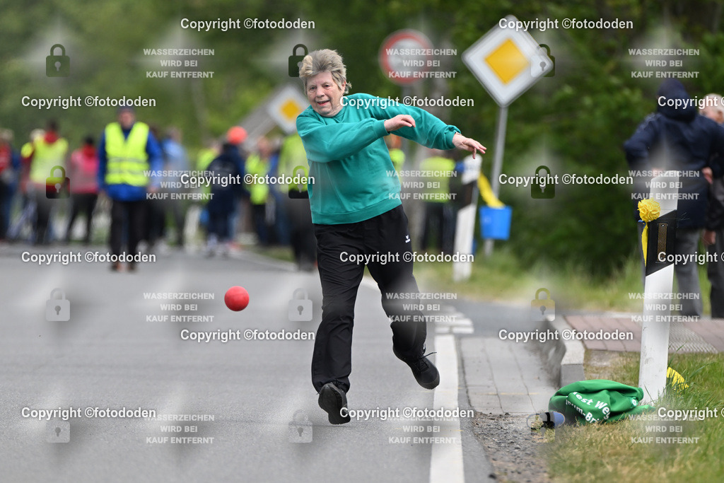 DSC_5826 | Ingrid Martens / Dunum PLatz 2 = 1122mFrauen IV - Gummi