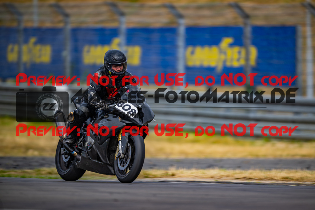 MaZZes_FotoMatrix_230719_1951 | ROT