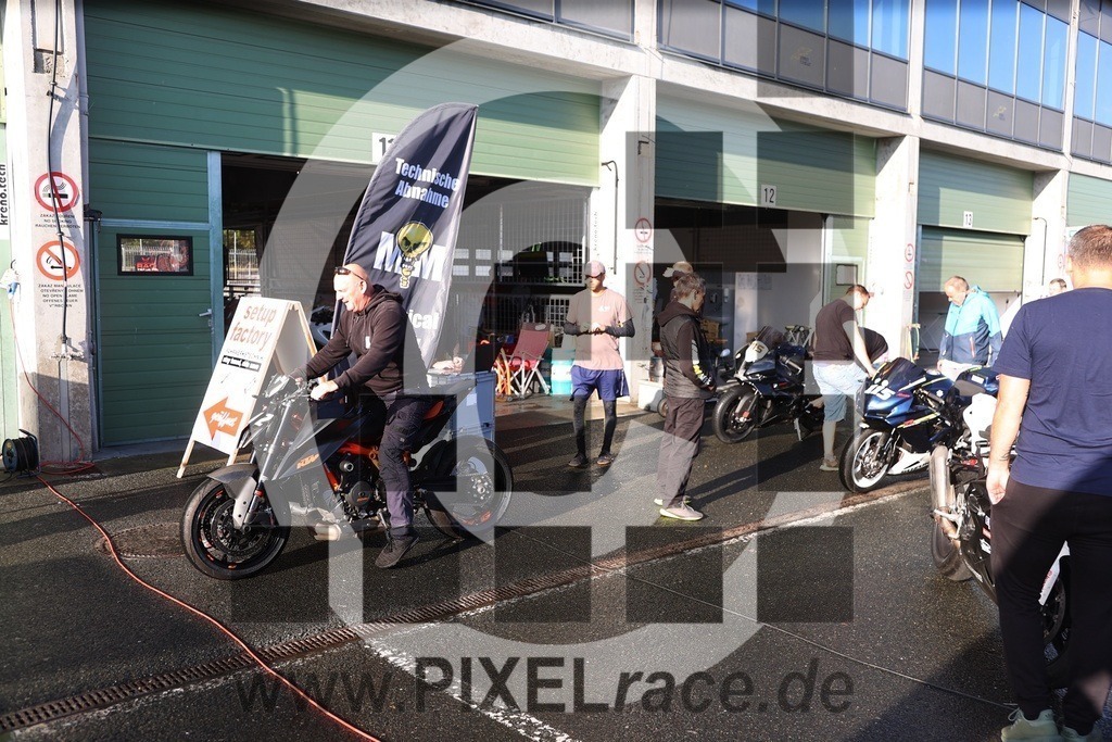 social-20250829_00028 | Schöne Erinnerungen an spannende Momente - das festzuhalten ist unser Job. PIXELrace.de ist seit 2003 auf den Rennstrecken Europas unterwegs um die Action draußen beim Fahren und die wunderbare Stimmung imm Fahrerlager für euch einzufangen.