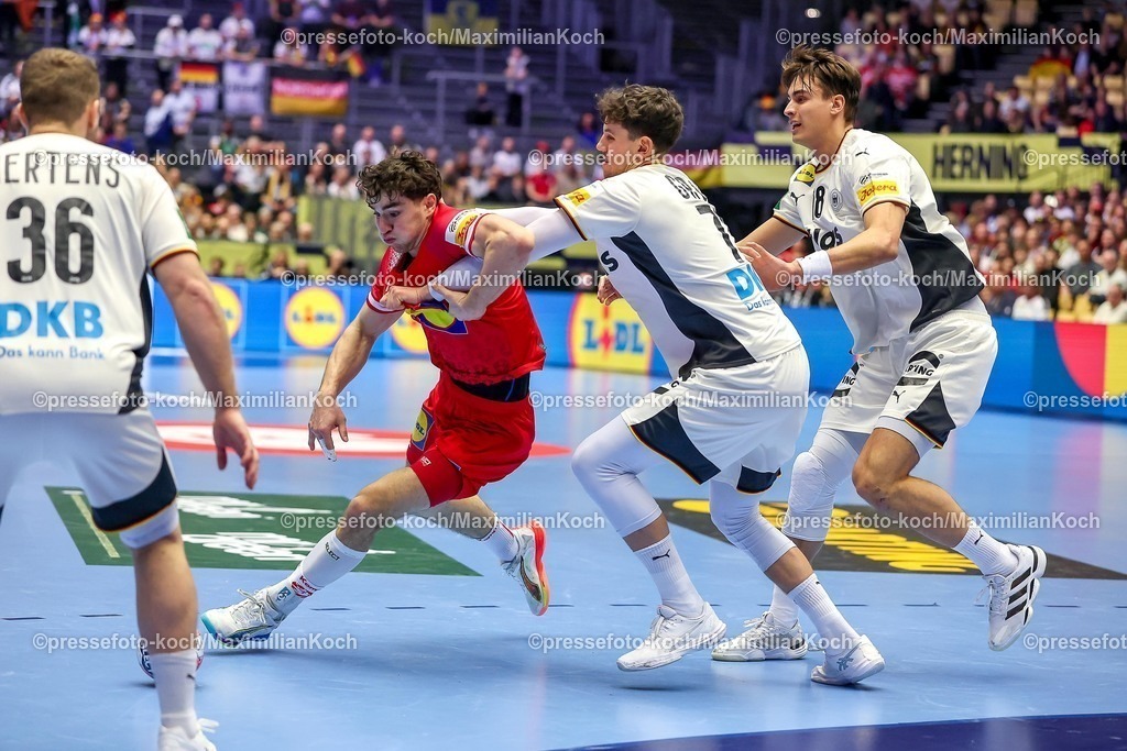 EHF15012602028 | 15.01.2026, Handball, Men's EHF EURO 2026, Deutschland - Östereich, Jyske Bank Boxen in Herning, Dänemark, Preliminary Round:  Marko Grgic (Germany #71) und  Julian Köster (Germany #18) verteidigen 