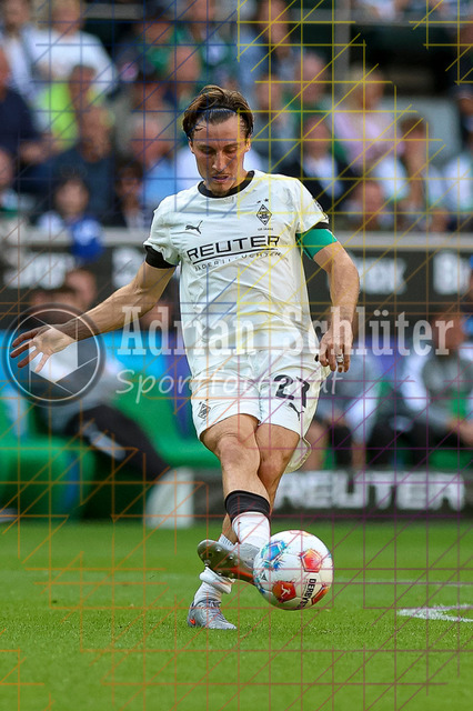 Borussia Mönchengladbach vs Hamburger SV - Bundesliga  | Mönchengladbach, Deutschland, 24.08.25:   Rocco Reitz (Borussia Mönchengladbach) in Aktion am Ball, Einzelaktion waehrend des Spiels der Bundesliga zwischen Borussia Mönchengladbach vs Hamburger SV im Stadion im Borussia Park(Foto von Brauer-Fotoagentur / Adrian Schlueter)