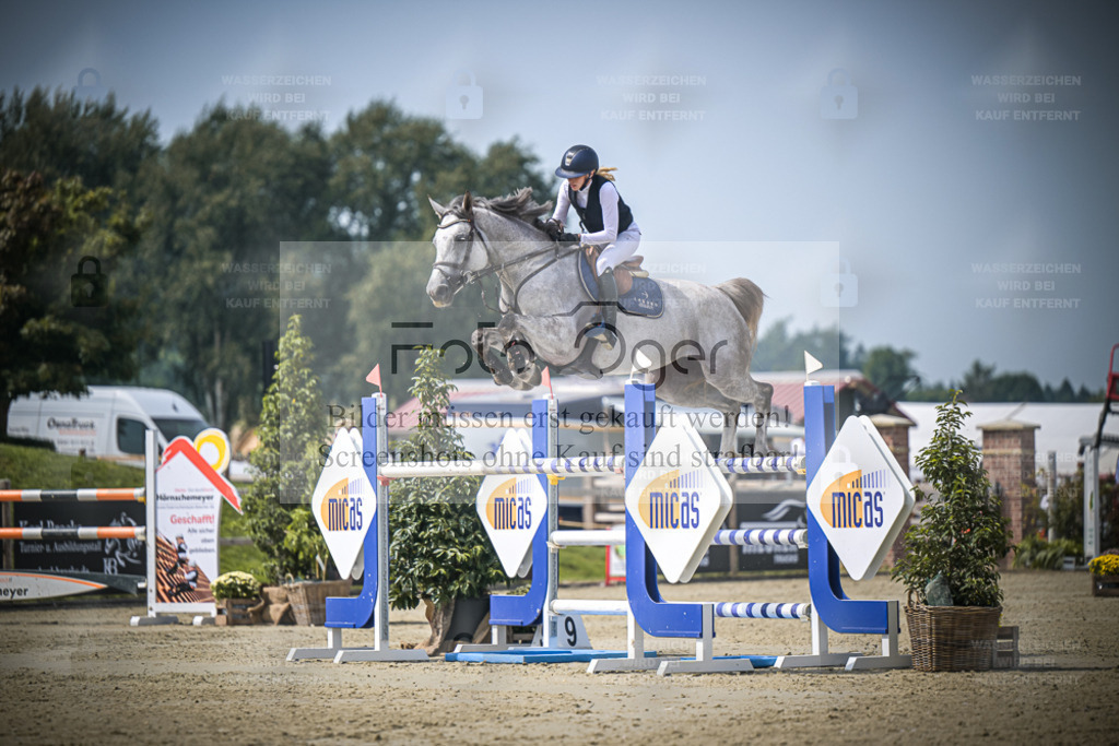 DOS_0210 | Entdecke hochwertige Reitturnierfotos von Foto Oger. Professionell, emotional und authentisch – jetzt Lieblingsmomente im Shop bestellen. - Realisiert mit Pictrs.com