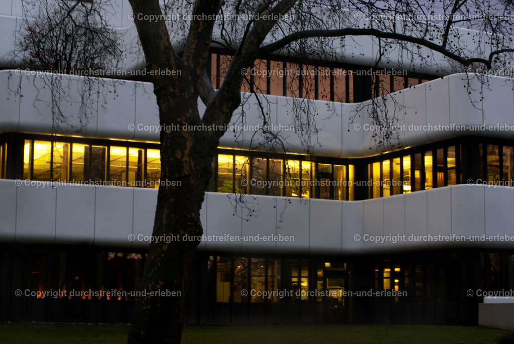 Terrassiertes Gebäude für die WestLB | Terrassiertes Gebäude für die WestLB an Aasee, entworfen vom Architekten Harald Deilmann. - Realisiert mit Pictrs.com
