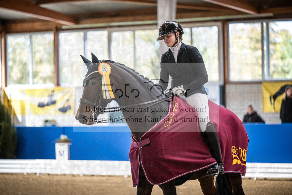 DOS_0017 | Entdecke hochwertige Reitturnierfotos von Foto Oger. Professionell, emotional und authentisch – jetzt Lieblingsmomente im Shop bestellen.Deutschlandweite Turnierfotografie. - Realisiert mit Pictrs.com