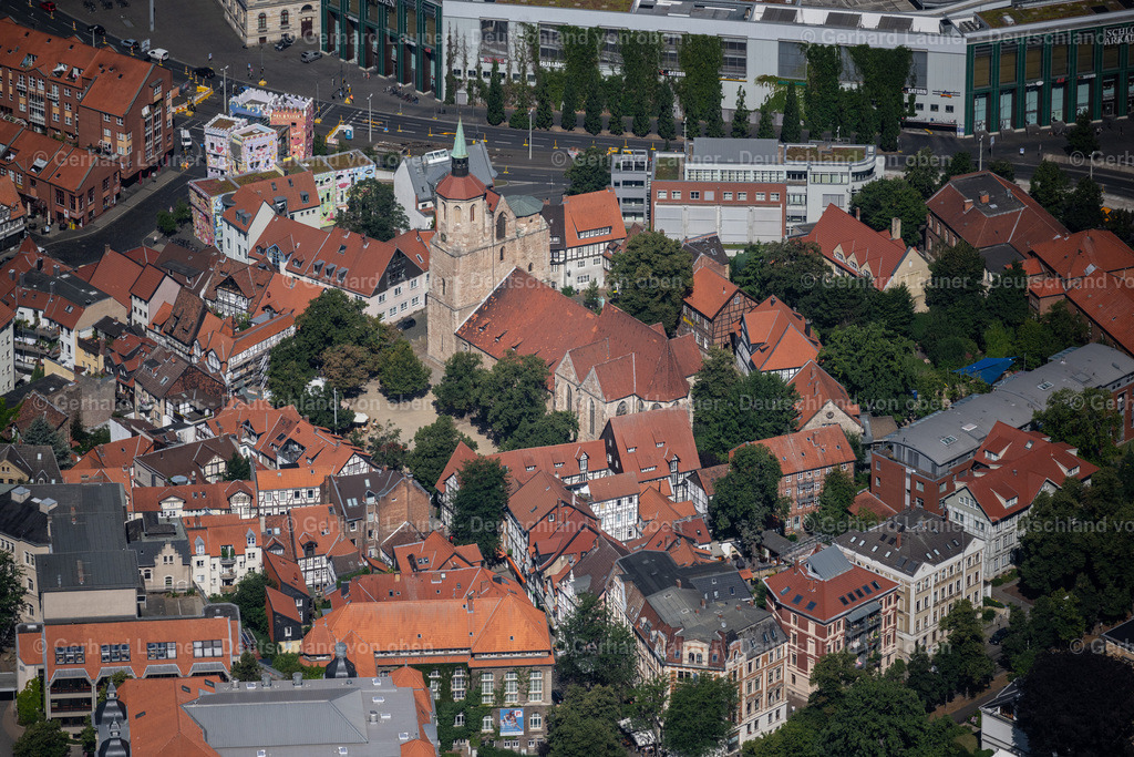 4035428 | BRAUNSCHWEIG 31.07.2020 Kirchengebäude der Sankt Magni Kirche im Magniviertel in Braunschweig im Bundesland Niedersachsen, Deutschland. // Church building Sankt Magni Kirche in Magniviertel in Brunswick in the state Lower Saxony, Germany. Foto: Gerhard Launer