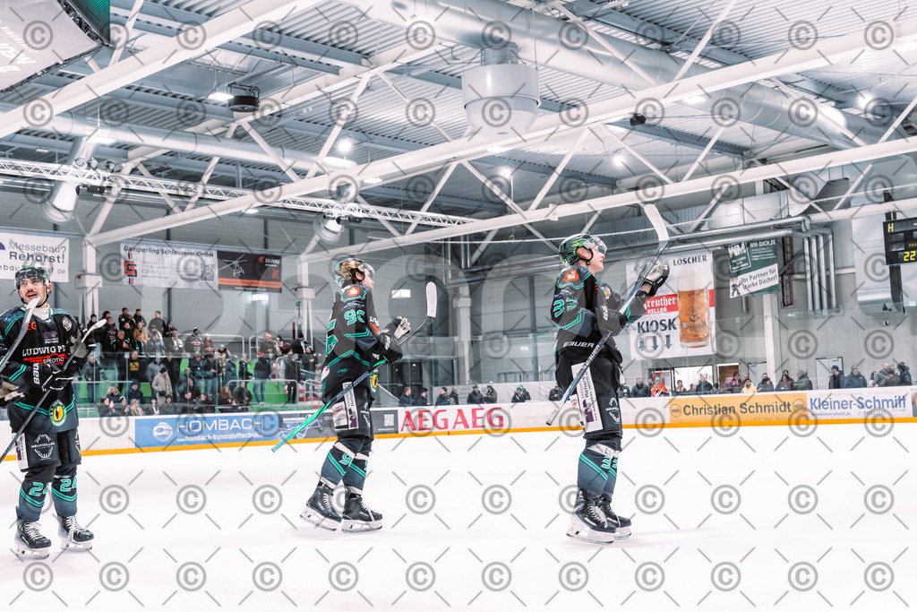 Alligators_vs_Passau_03_12_2025-75 | Höchstadt Alligators Fotogalerie: Eishockey-Action aus Franken. Professionelle Spielfotos, Portraits & Stadionbilder zum Download. Jetzt entdecken! - Realisiert mit Pictrs.com