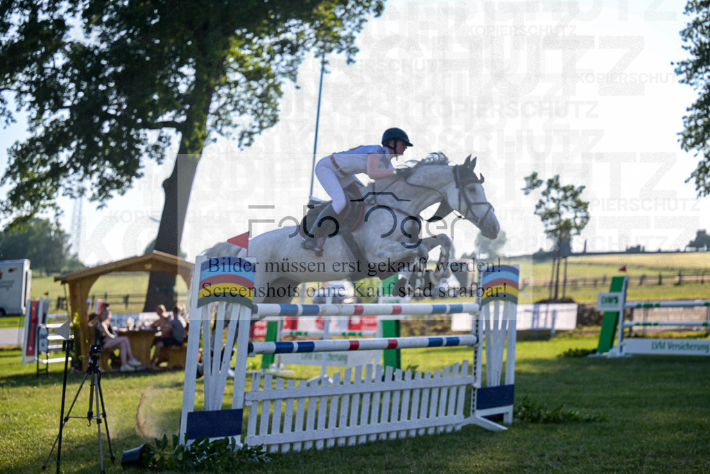 Reitturnier Voxtrup | Entdecke hochwertige Reitturnierfotos von Foto Oger. Professionell, emotional und authentisch – jetzt Lieblingsmomente im Shop bestellen.Deutschlandweite Turnierfotografie. - Realisiert mit Pictrs.com