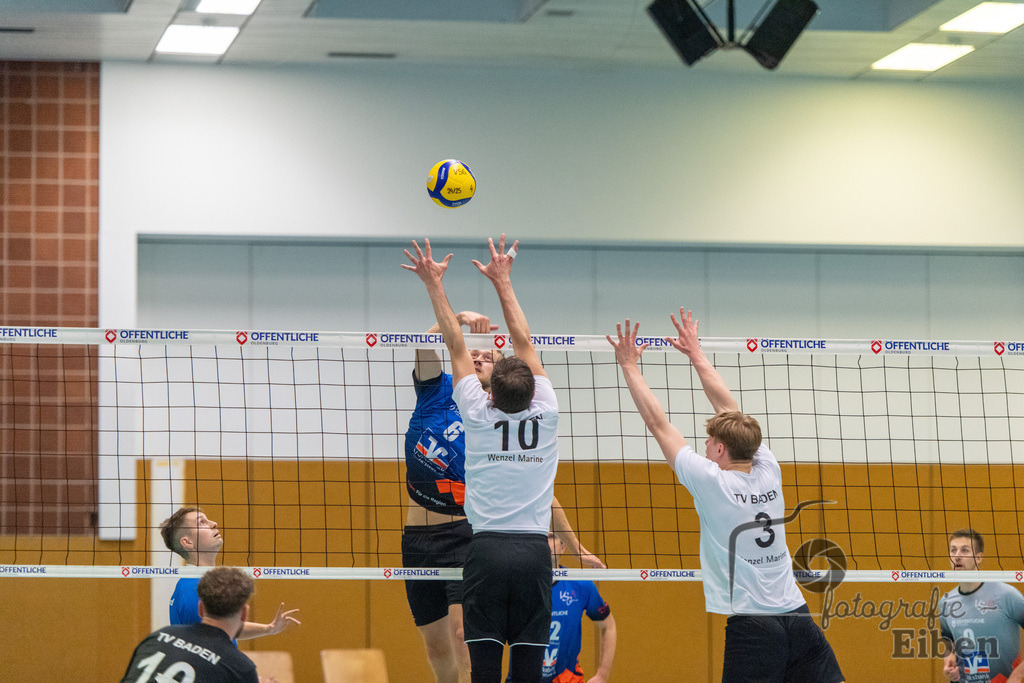 VSG Ammerland-TV Baden | Volleyball-Regionalliga; VSG Ammerland (blau)-TV Baden (weiß) am 19.10.2024; in Bad Zwischenahn (Sporthalle Schullerstraße), Photo: Philip Eiben 2024 - Realisiert mit Pictrs.com