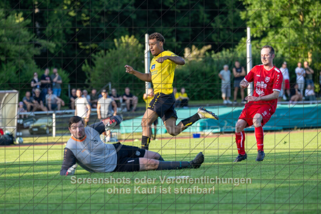 20250620_195341_0402 | #,TV Eybach (rot) vs. TSV Ottenbach (gelb), Fussball, Relegationsfinale in Kreisliga A3 - Bezirk Neckar/Fils, Saison 2024/2025, Eichenbachstadion, Haldenstraße, 73054 Eislingen, 20.06.2025 - 18:30 Uhr,Foto: PhotoPeet-Sportfotografie/Peter Harich