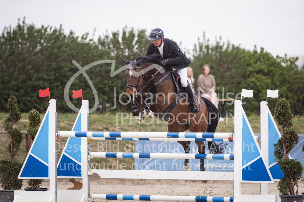 250416_M2-Springen-443 | Deine schönsten Turniermomente als professionelle Fotos! Entdecke hochwertige Pferdesport-Fotografie im Online-Shop. Jetzt Fotos finden & bestellen!