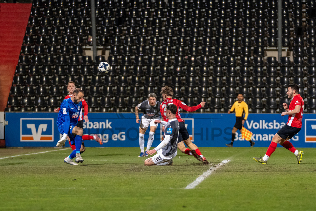 SG Sonnenhof Grossaspach vs. SSV Ulm 1846 Fussball, Fussball, WFV-Pokal, Viertelfinale, 01.04.2026 | Lukas Stoppel (SG Sonnenhof Grossaspach, #35) vergibt Grosschance,SG Sonnenhof Grossaspach vs. SSV Ulm 1846 Fussball, Fussball, WFV-Pokal, Viertelfinale, 01.04.2026
