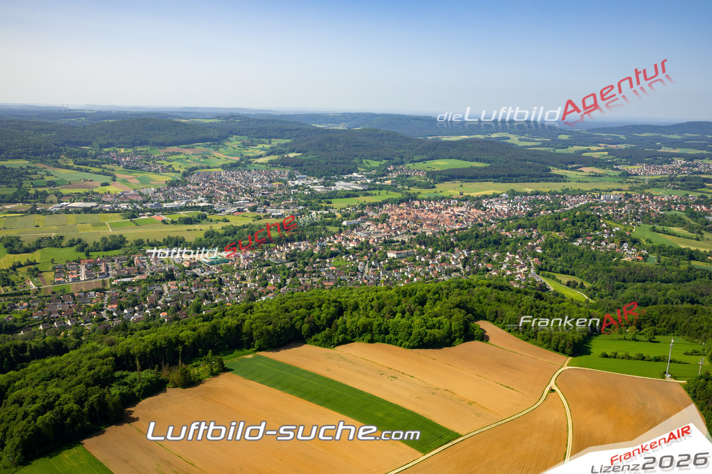 Das Luftbild zeigt  Hersbruck - Die Luftaufnahme wurde 2023 vom UL-Flugzeug aus erstellt ( keine Drohne ) - Hochauflösende Luftaufnahme - Für grossformatige Ausdrucke geeignet. Die Geschenkidee !Mit Lizenz und Bildrechte bestellbar