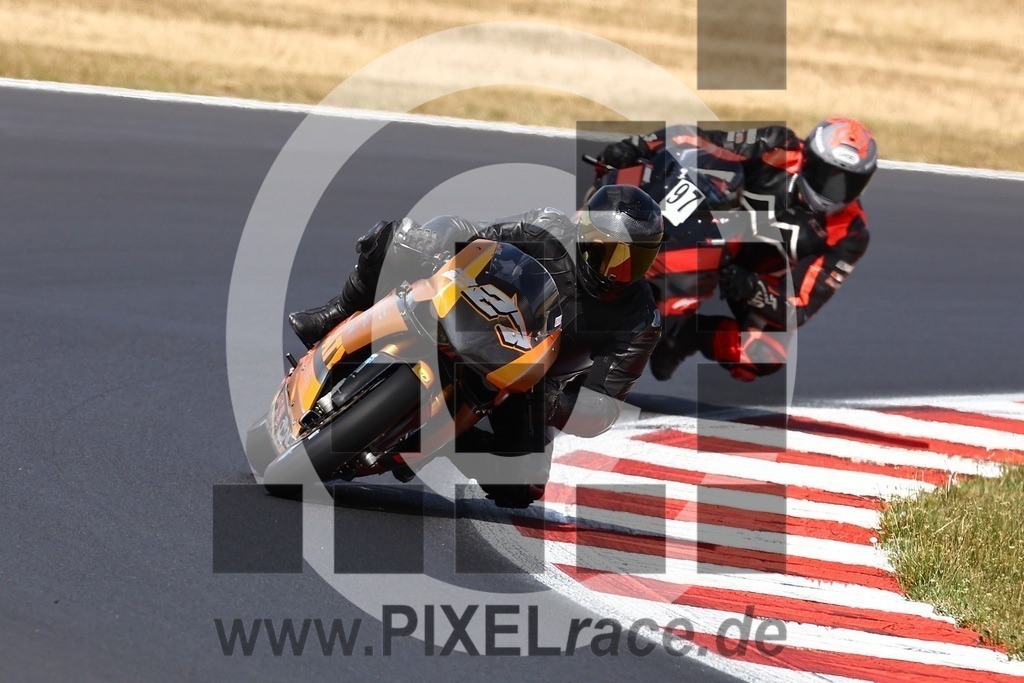 0227-20240724_00224 | Schöne Erinnerungen an spannende Momente - das festzuhalten ist unser Job. PIXELrace.de ist seit 2003 auf den Rennstrecken Europas unterwegs um die Action draußen beim Fahren und die wunderbare Stimmung imm Fahrerlager für euch einzufangen.