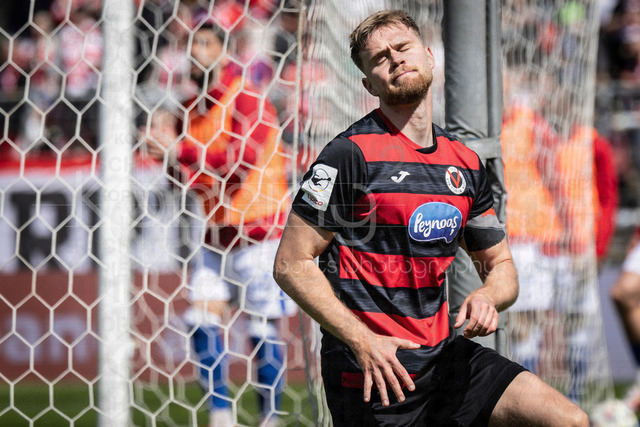 German 3rd Division, Viktoria Koeln vs. Energie Cottbus, 26.04.2026 | KOELN, GERMANY - APRIL 26, 2026:  Lars Dietz (FC Viktoria Koeln, 2) emotionally after forgiving a header during the 3rd division match on gameday 35 between Viktoria Koeln vs. Energie Cottbus at the Sportpark Hoehenberg on April 26, 2026 in Koeln, Germany. DFL REGULATIONS PROHIBIT ANY USE OF PHOTOGRAPHS AS IMAGE SEQUENCES AND/OR QUASI-VIDEO.