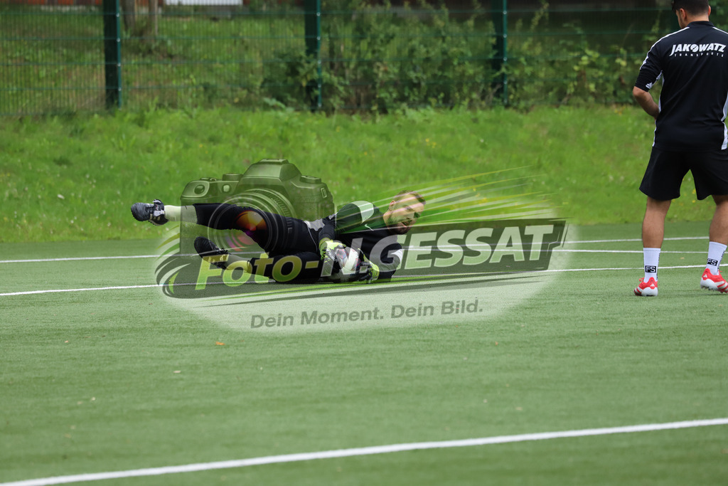 SC Bünde - BV 21 Stift-Quernheim | Auf dem Bild zu sehen: schwarz BV 21 Stift-Quernheim: Lukas HellerSC Bünde, BV 21 Stift-Quernheim, Fistelmann Supercup, Hunnebrock, Deutschland  - Realisiert mit Pictrs.com