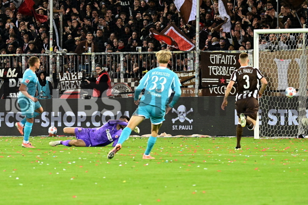 KBS Picture_FCStPauli-Hoffenheim_037 | v.l. Proemel Grischa (TSG Hoffenheim) macht hier das 3:0 , Vasilj Nikola (St.Pauli) , Moerstedt Max (TSG Hoffenheim) , Mets Karol (St.Pauli) ,Sportplatz :  Millerntor Stadion, - Realisiert mit Pictrs.com