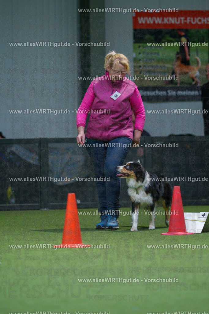 7R505912 | Professionelle Tierfotografie in Mönchengladbach von Daniel Wirth (allesWIRTHgut). Liebevolle & natürliche Bilder von Hunden & Katzen für unvergessliche Erinnerungen.