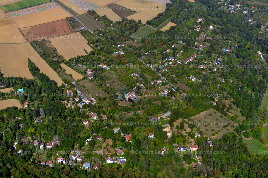 3650691 | STEINBACHTAL 13.09.2016 Von Wald und Forstgebieten umgebener Ortskern der Straßen und Häuser und Wohngebiete in Steinbachtal im Bundesland Bayern, Deutschland // Surrounded by forest and forest areas center of the streets and houses and residential areas in Steinbachtal in the state Bavaria, Germany Foto: Gerhard Launer