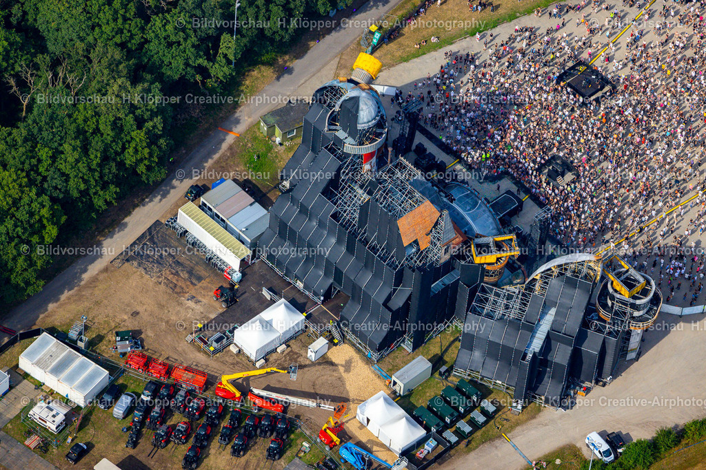 Luftbild Weeze-5265 | Luftaufnahme Gelände des " PAROOKAVILLE - Electronic Music Festival " 2025 in Weeze - Realisiert mit Pictrs.com
