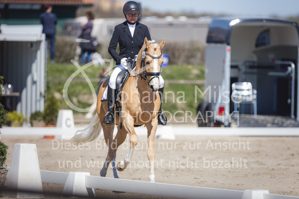 220418_L-Dressur-280 | Frühlingsfest der Pferde
Herford
18.April 2022
Dressurprfg. Kl.L* - Tr. L2ausw. geschlossen