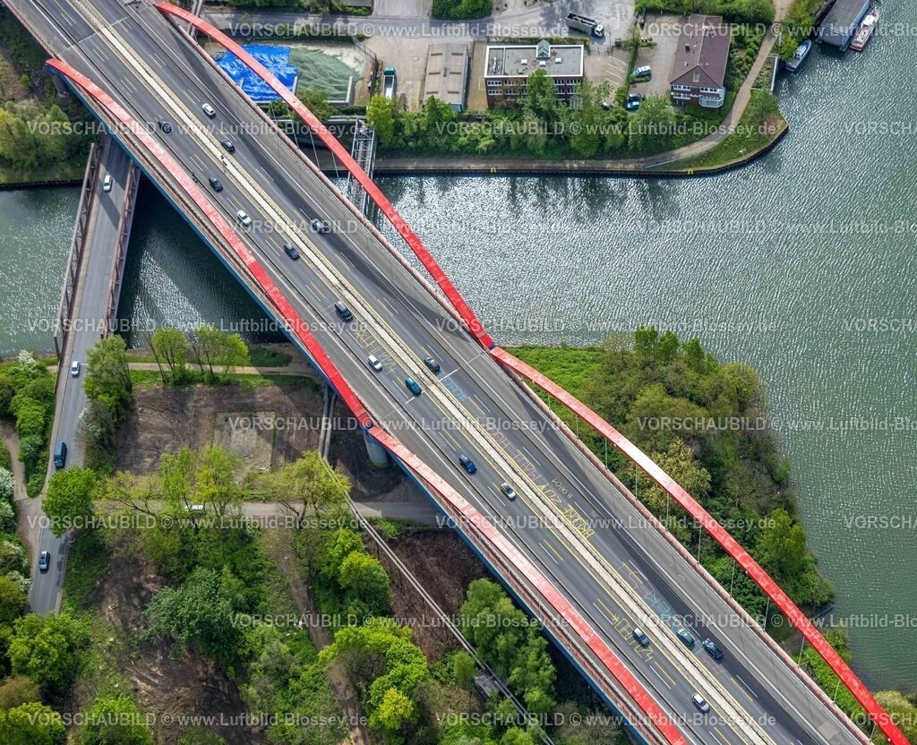 Essen240400441-2 | Luftbild, Stadthafen Essen und Rhein-Herne-Kanalbrücke mit rotem Geländer, Autobahn A42 Emscherschnellweg, Infrastruktur, Doppelbogenbrücke an der Stadtgrenze Bottrop, Essen, Ruhrgebiet, Nordrhein-Westfalen, Deutschland