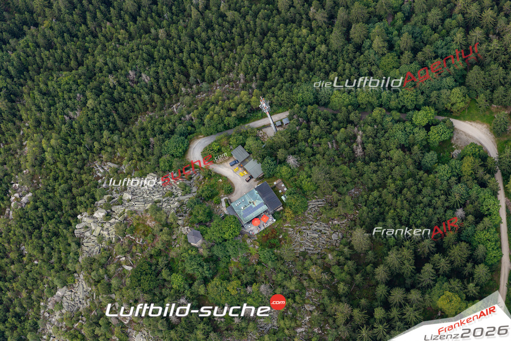 Die Luftaufnahme Kösseine - Tröstau wurde 2021 mittels Flugzeug (keine Drohne) erstellt. Hohe Auflösung -für große Poster und Wandbilder geeignet!
