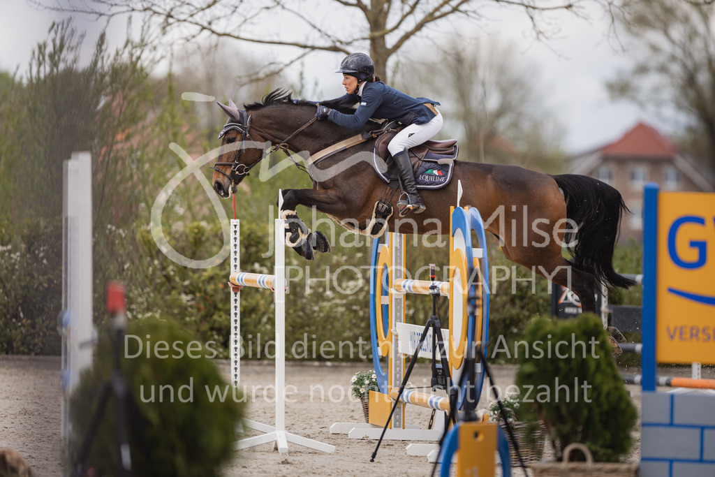 230426_HofSosath_M1-Spr-990 | Deine schönsten Turniermomente als professionelle Fotos! Entdecke hochwertige Pferdesport-Fotografie im Online-Shop. Jetzt Fotos finden & bestellen!