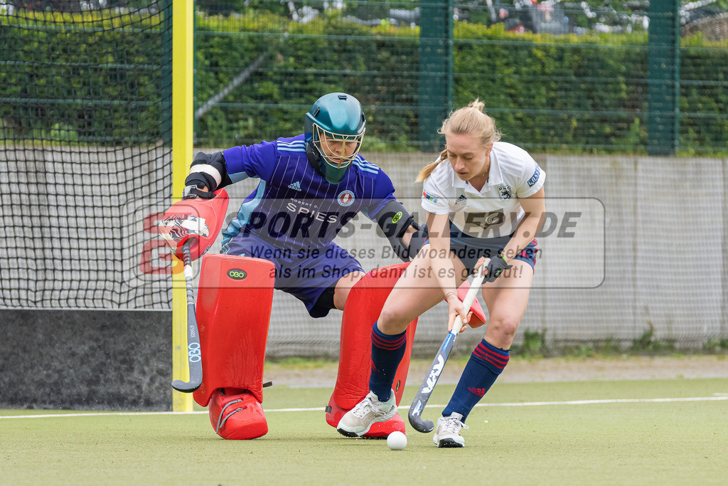 HK_20230520_108415 | 1. Bundesliga Damen Düsseldorfer HC - UHC Hamburg am 20.5.2023 DHC Düsseldorf, Düsseldorf , Noelle Rother Torfrau ( UHC Hamburg #1 ) , Sara Strauss ( Düsseldorfer HC #11 )