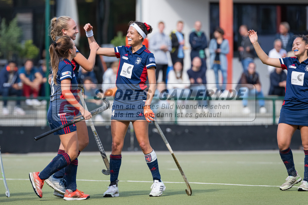 HK_20220925_100173 | 1. Bundesliga Damen Düsseldorfer HC - Berliner HC  am 25.9.2022 DHC Düsseldorf, Düsseldorf , Selin Oruz ( Düsseldorfer HC #14 ) , Tessa Schubert ( Düsseldorfer HC #28 ) , Lisa Nolte ( Düsseldorfer HC #17 )