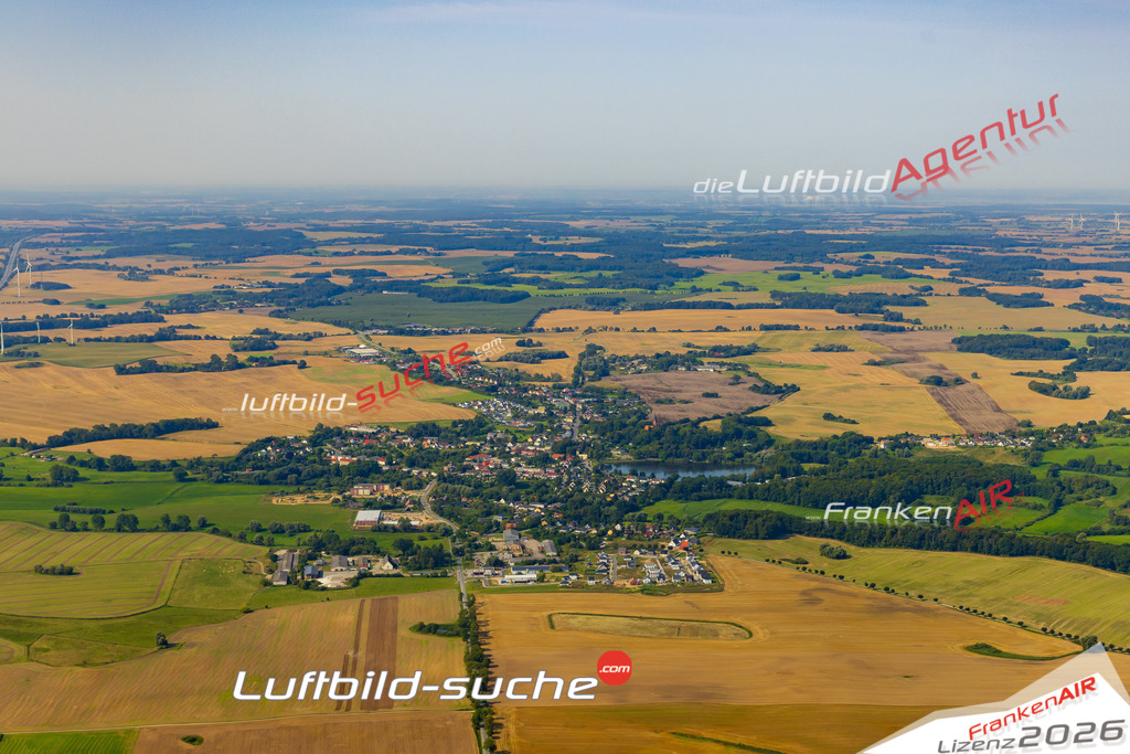 Neue Luftbildaufnahme der Stadt Satow - Das Luftbild wurde 2025 vom UL-Flugzeug heraus erstellt ( keine Drohnenaufnahme ) - Hochauflösende Luftaufnahme - für Wandbilder und großformatige Ausdrucke geeignet. Das besondere Geschenk!Hier alle&nbsp;Infos zur Lizenzierung der LuftaufnahmeWir fliegen auch dieses Jahr wieder in Ihre Region um Luftbilder zu erstellen.- Luftbild anfragen