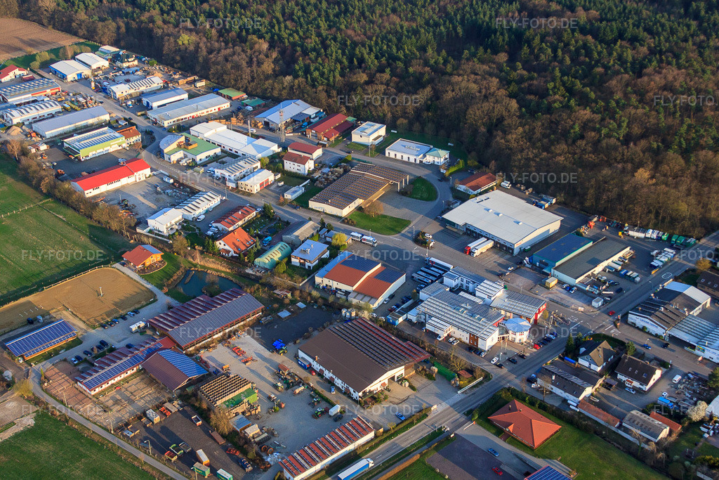 Luftbild: Gemüsehandel Richard Eichenlaub und Reitstall Eichenlaub in Herxheim bei Landau im Bundesland Rheinland-Pfalz in Deutschland. Foto: IMG_38908.jpg vom 25.03.2011 durch Werner Riehm/FLY-FOTO.de
